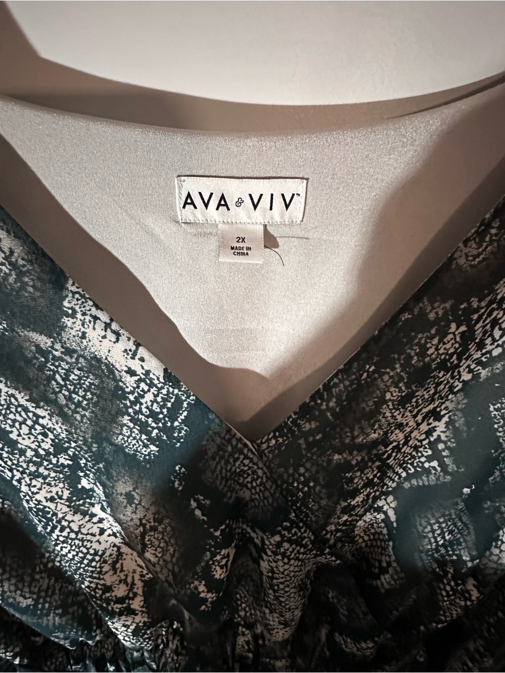 Ava & Viv green and cream Snake-Print V-Neck Maxi Dress - Picture 3 of 8